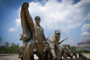 ‘프랑스 캉 기념관’과 ‘용산 전쟁기념관’의 간극 표지 이미지