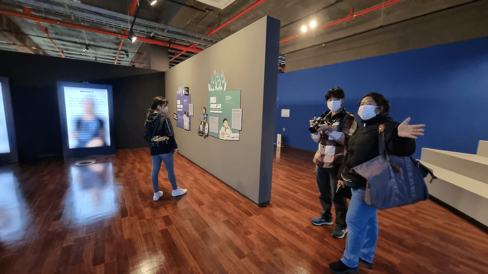 Visit to KDF 이미지