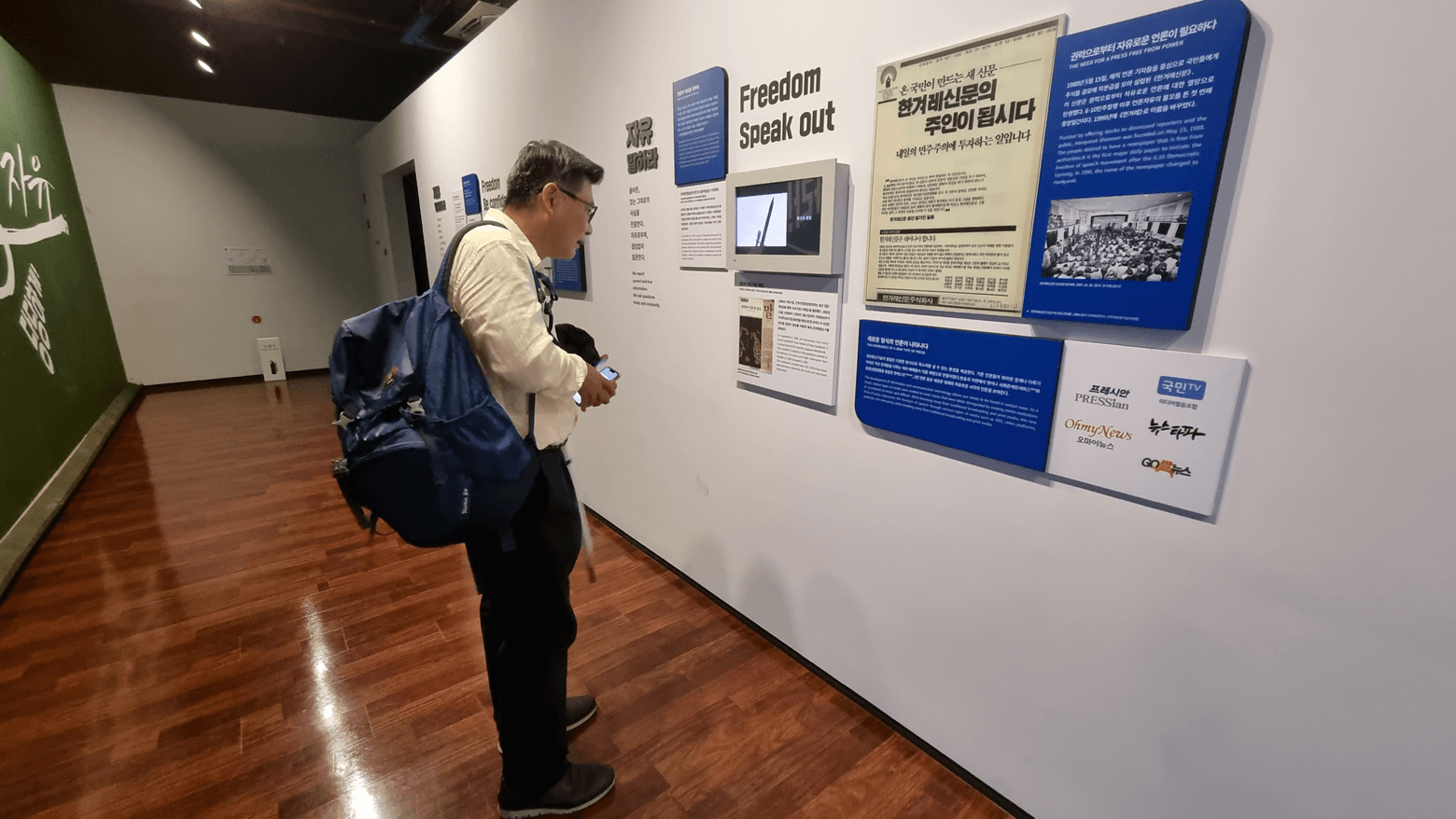 Visit to KDF 이미지