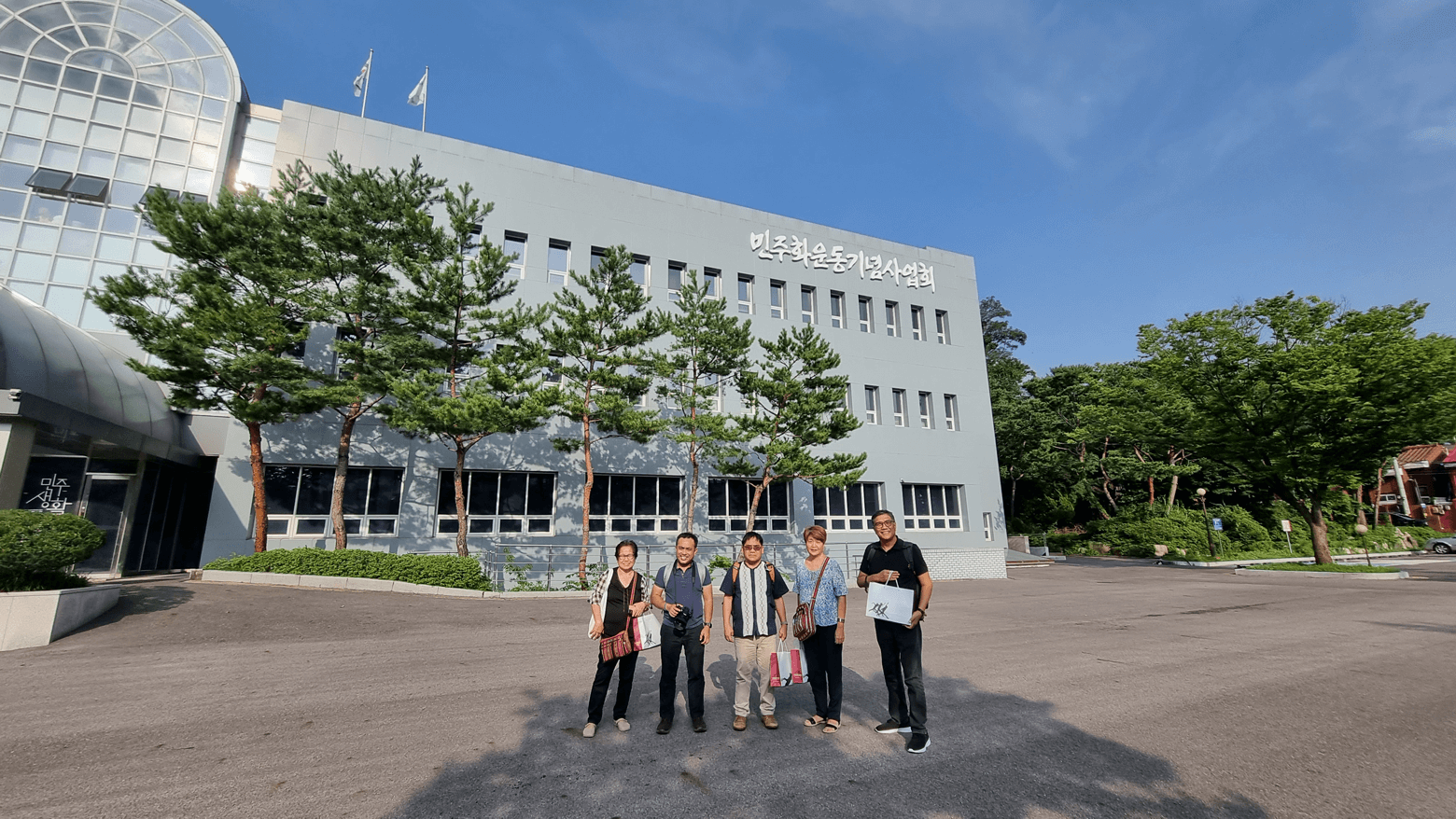 Visit to KDF 이미지